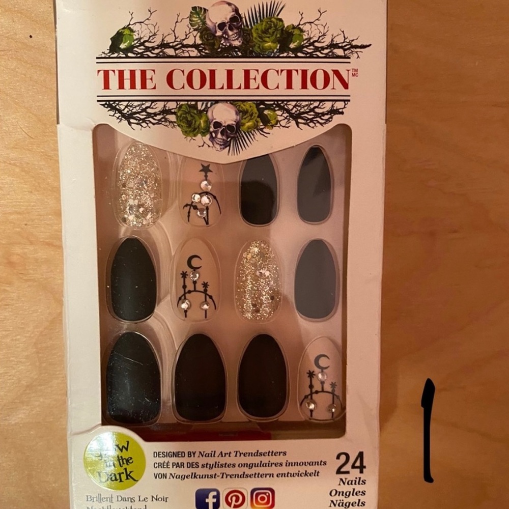 @dinar1111 5 pair of nails!!